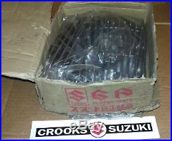 NOS 11111-15601 Genuine Suzuki T500 / GT500 Right Hand Cylinder Head