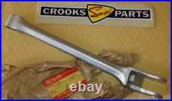 NOS 62600-14871 1983 RM250 D Suzuki Right Hand Rear Suspension Cushion Lever Rod NOS 62600-14871 1983 RM250 D Suzuki Right Hand Rear Suspension Cushion Lever Rod