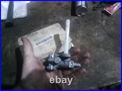 Nos Suzuki Gsxr750 Gsxr1100 Slabside Fuel Tap Petcock 44300-28a02