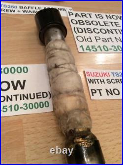 SUZUKI TS250 KLMA 73-76 NOS BAFFLE WITH SCREW PT 14510-30000 WithPARTS TAG + BAG