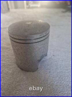 Suzuki GT 750 Right Piston Genuine NOS