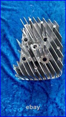 Suzuki Genuine T250 TT250 Cylinder Head L/H Part No. 11121-18610 Mint NOS