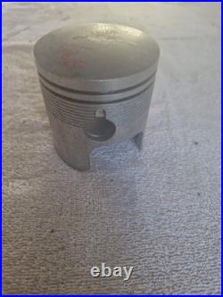 Suzuki T500 Left Piston Genuine NOS