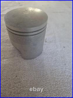 Suzuki T500 Left Piston Genuine NOS