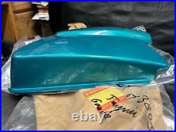 Suzuki gt380 j green side panel 47211-33000-215 NOS